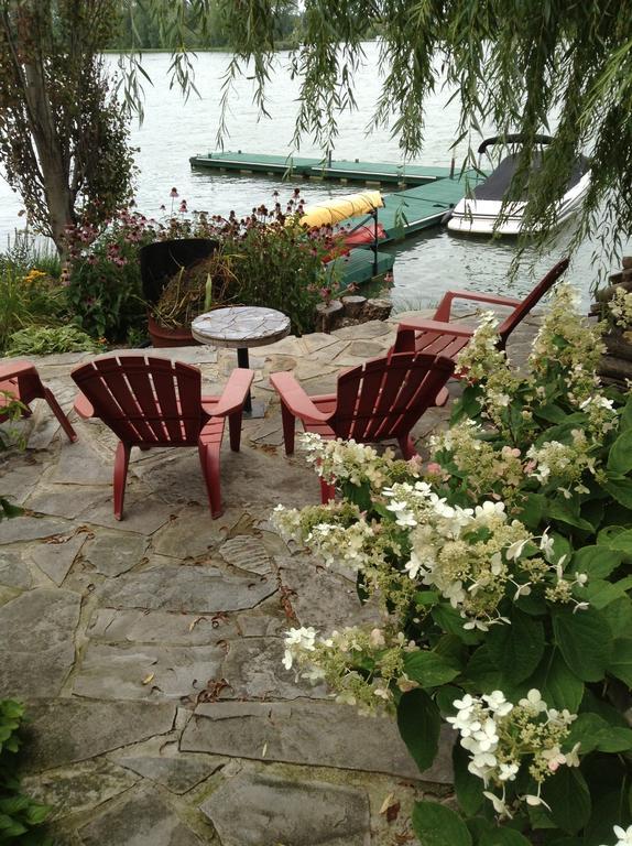 La Belle Aux Berges Bed & Breakfast Saint-Denis-sur-Richelieu Exterior foto