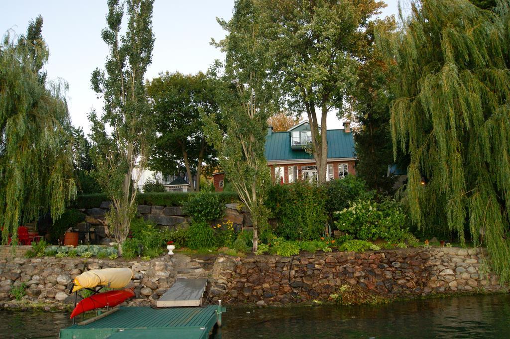 La Belle Aux Berges Bed & Breakfast Saint-Denis-sur-Richelieu Exterior foto
