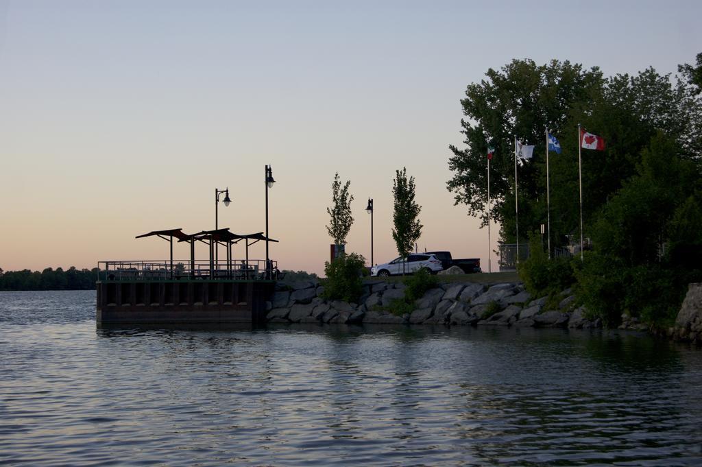 La Belle Aux Berges Bed & Breakfast Saint-Denis-sur-Richelieu Exterior foto
