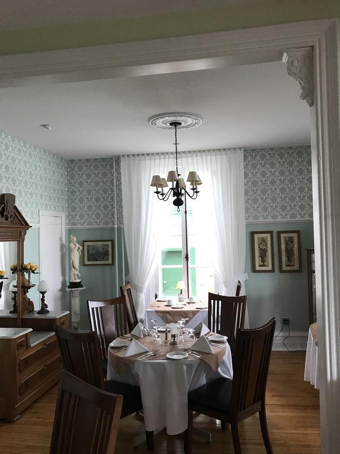 La Belle Aux Berges Bed & Breakfast Saint-Denis-sur-Richelieu Exterior foto